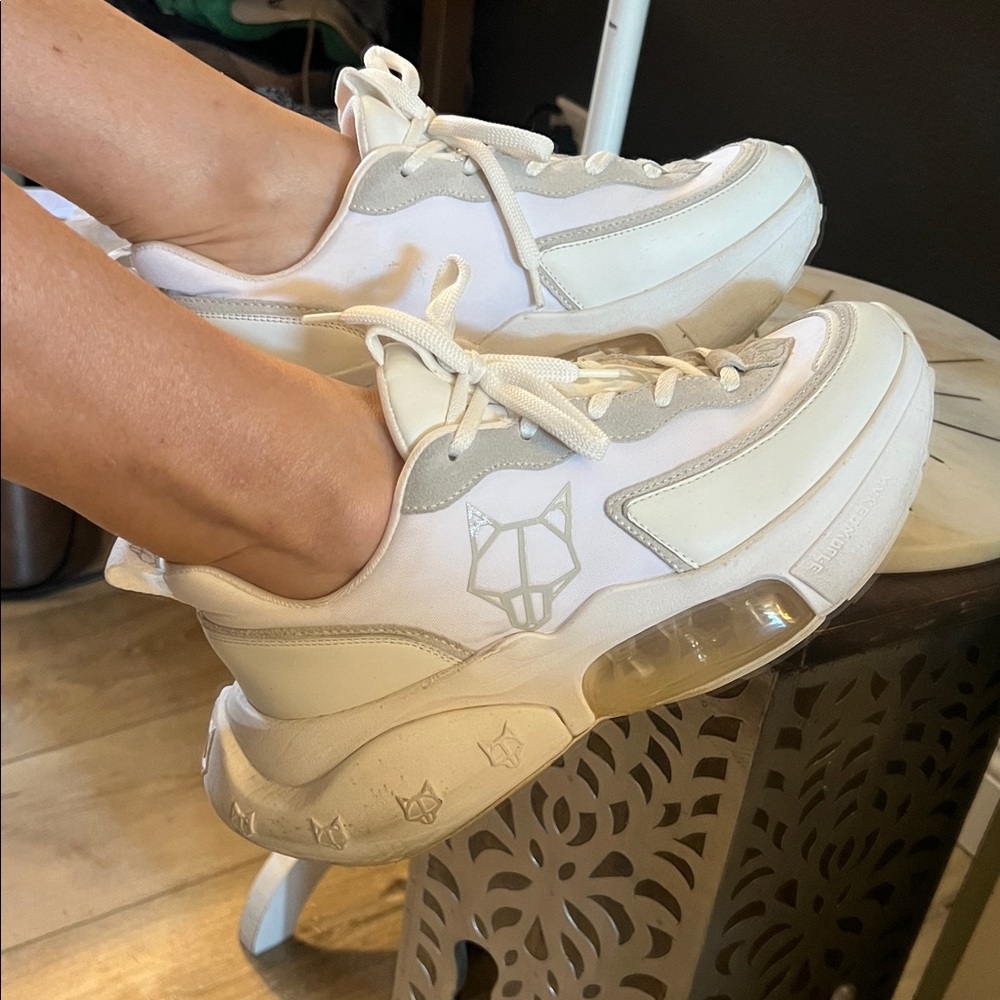 🛑 1 hour sale. Naked Wolfe, size 9, Turbo Casual White Sneakers w/ Wolf logo - Picture 3 of 11